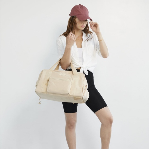 BÉIS sport duffle in beige NWT & still in original packaging (sold out online) - Picture 9 of 12